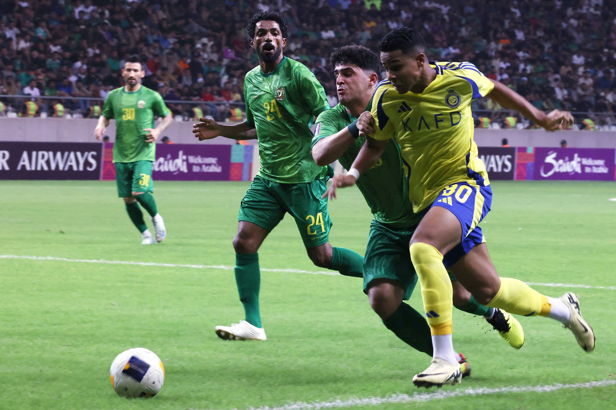 Al Nassr's Brazilian midfielder Wesley (#80) is marked by Shorta's Iraqi midfielder Abdul-Razzaq Qasim (#25) during the AFC Champions League Elite match at the Al-Madina Stadium in Baghdad, Iraq, September 16, 2024. /CFP