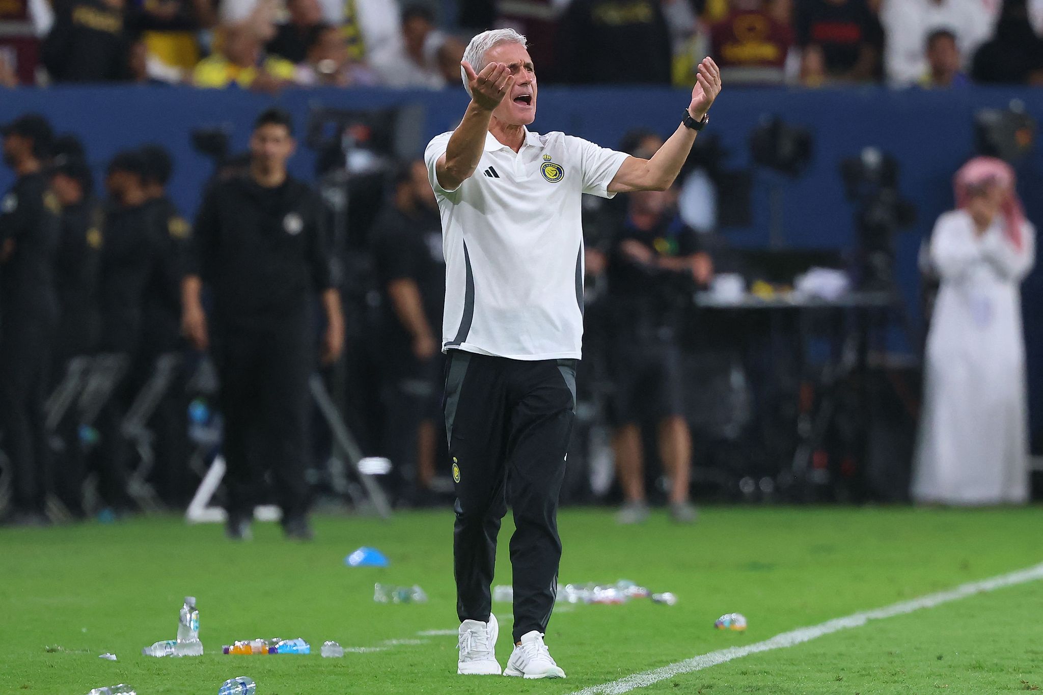 Luis Castro, coach of Al Nassr, gestures during his team's Saudi Pro League match against Al Ahli at al-Awwal Stadium in Riyadh, Saudi Arabia, September 13, 2024. /CFP