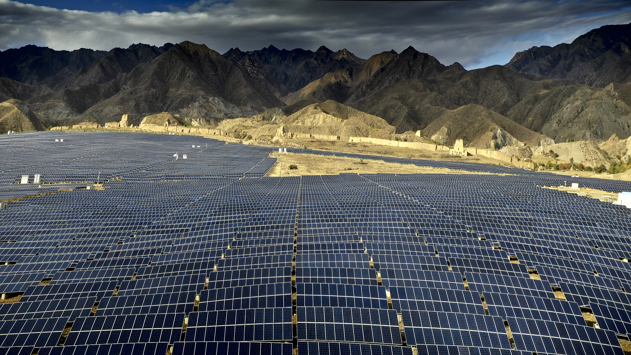 A view of the Datong Coal Mining Subsidence Area National Advanced Technology Photovoltaic Demonstration Base in Datong, north China's Shanxi Province. /CFP