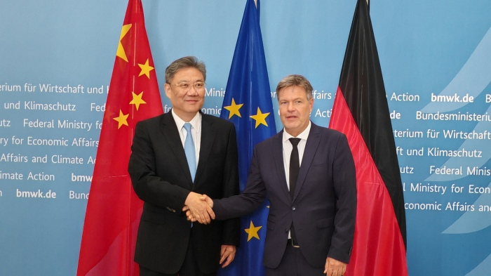 Chinese Commerce Minister Wang Wentao (L) meets with German Vice Chancellor and Minister for Economic Affairs and Climate Action Robert Habeck in Berlin, Germany, September 17, 2024. /CFP