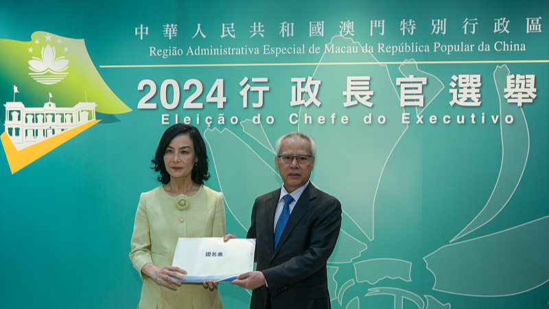 Sam Hou Fai (R), candidate for the sixth-term chief executive of China's Macao Special Administrative Region (SAR), submits his nomination to the SAR's Electoral Affairs Commission for the Chief Executive Election in Macao SAR, south China, September 10, 2024. /CFP
