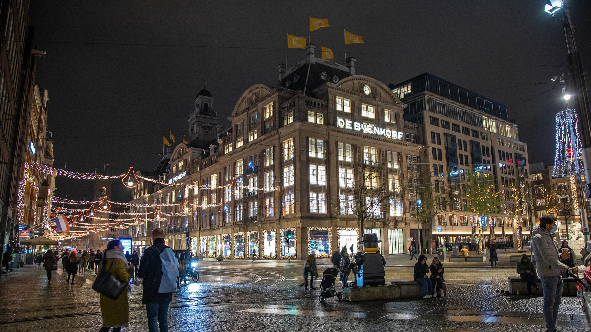 De Bijenkorf department stores with Christmas decoration in Amsterdam, the Netherlands, December 19, 2021. /CFP