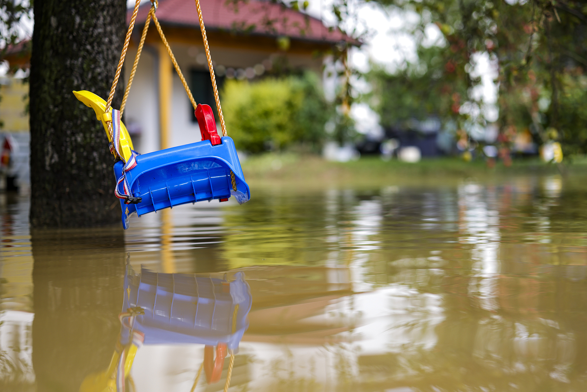 In the Lower Austrian town of Kapelln, a child's swing hangs just above the brown floodwater in a garden, September 17, 2024. /CFP