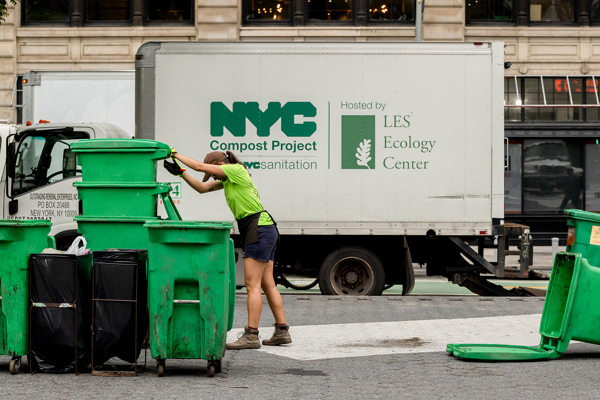 A sanitation worker on the streets of New York, U.S., August 9, 2024. /CFP