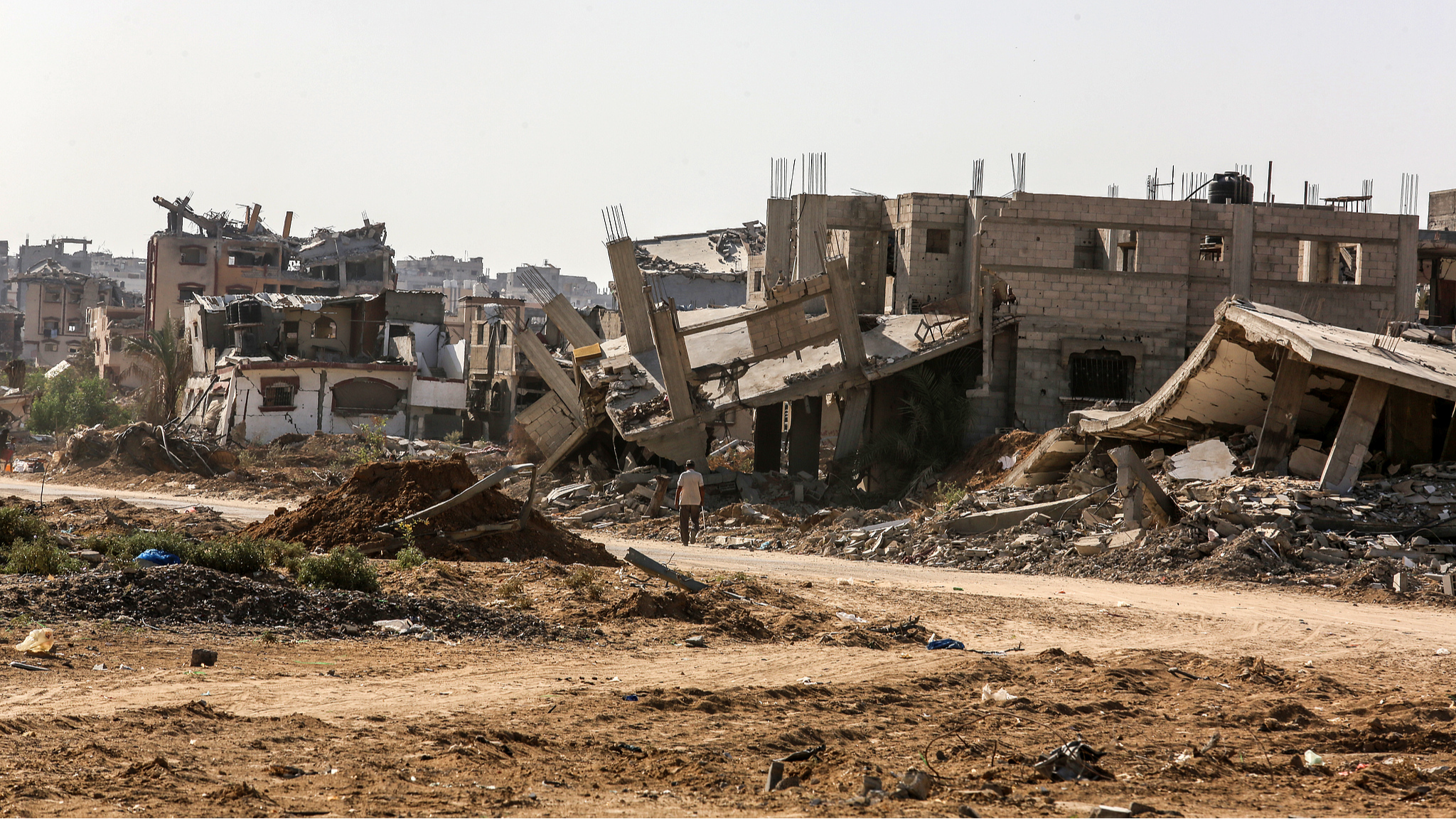 A view of the ruins in a residential area after the Israeli army's attacks on the Qizan an Najjar region of Khan Younis, Gaza, September 19, 2024. /CFP