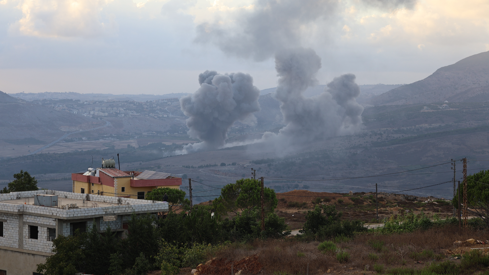 Smoke rises from the area after the Israeli military conducted airstrikes over River Litani and Al-Mahmoudieh district in southern Lebanon on September 15, 2024. /CFP