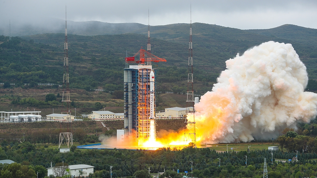 A Long March-2D carrier rocket takes off with six satellites from the Taiyuan Satellite Launch Center in north China's Shanxi Province, September 20, 2024. /CFP