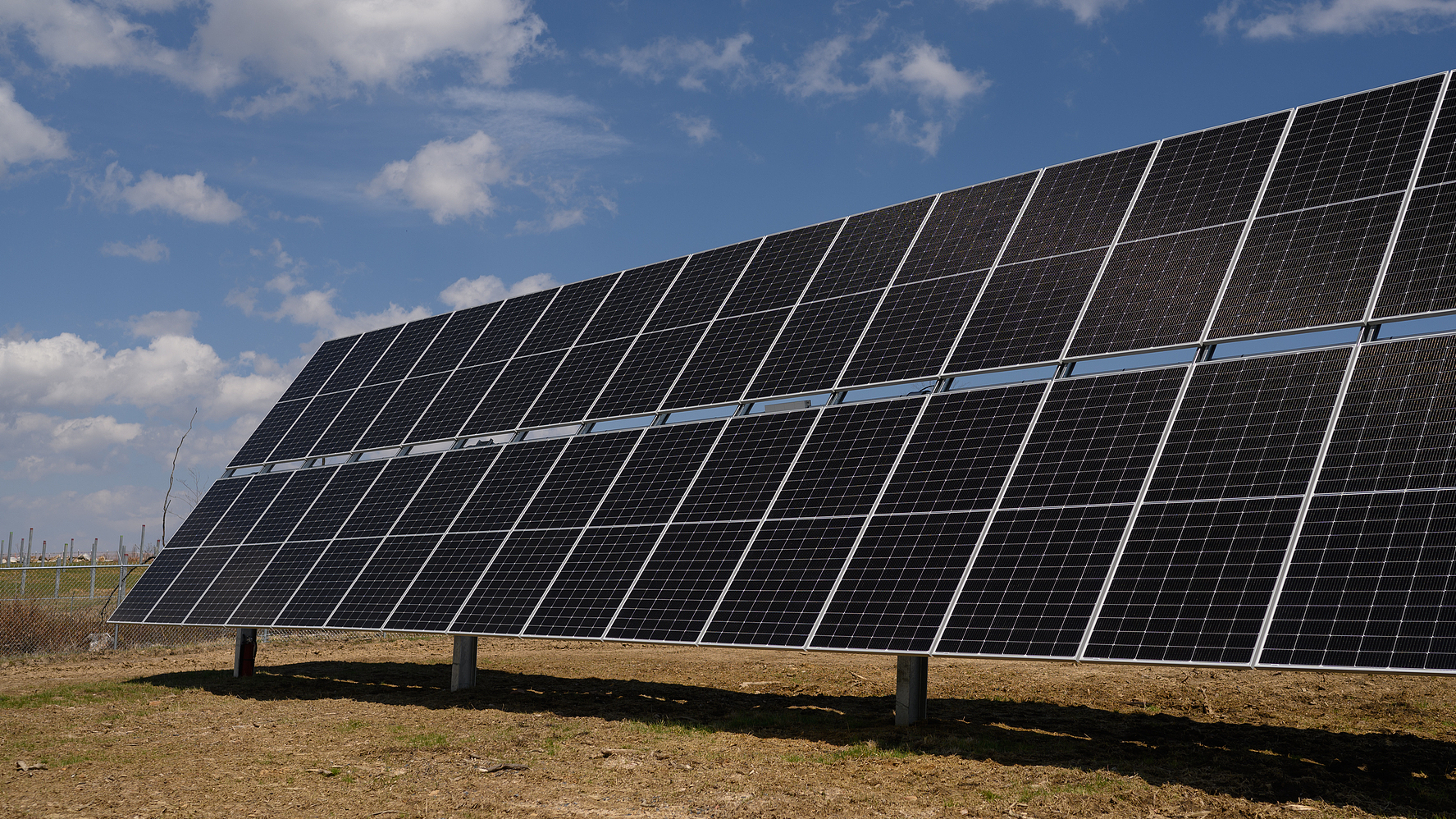 A photo shows solar panels at the site of a solar farm under construction on top of an old strip mine in Portage, Pennsylvania, U.S., April 25, 2022. /CFP