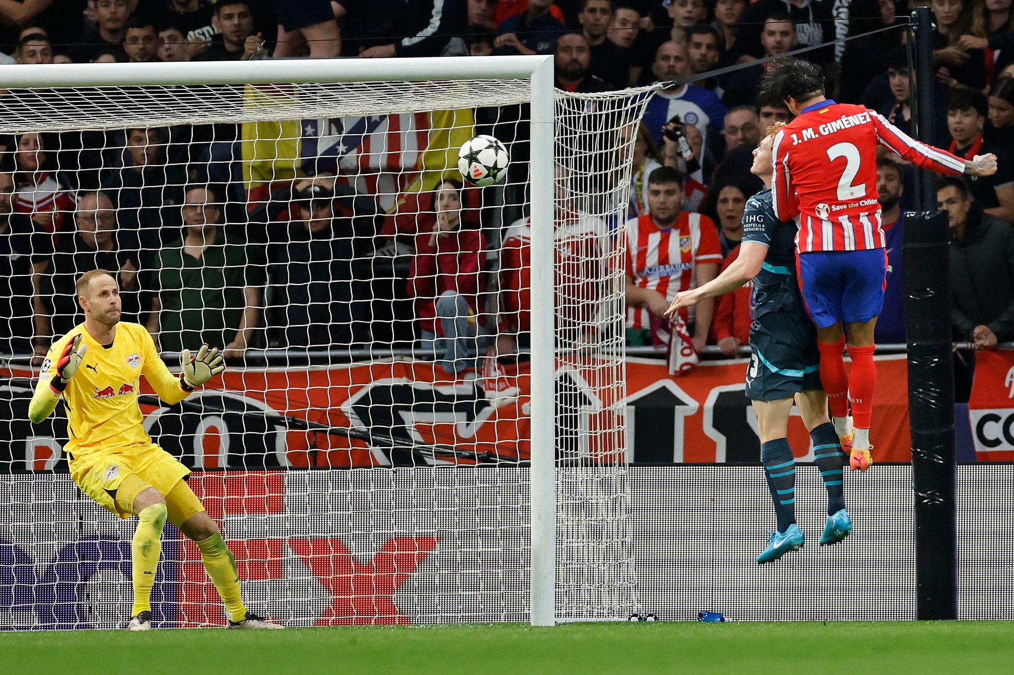 Jose Maria Gimenez (#2) of Atletico Madrid scores a header in the UEFA Champions League game against RB Leipzig at the Metropolitano Stadium in Madrid, Spain, September 19, 2024. /CFP