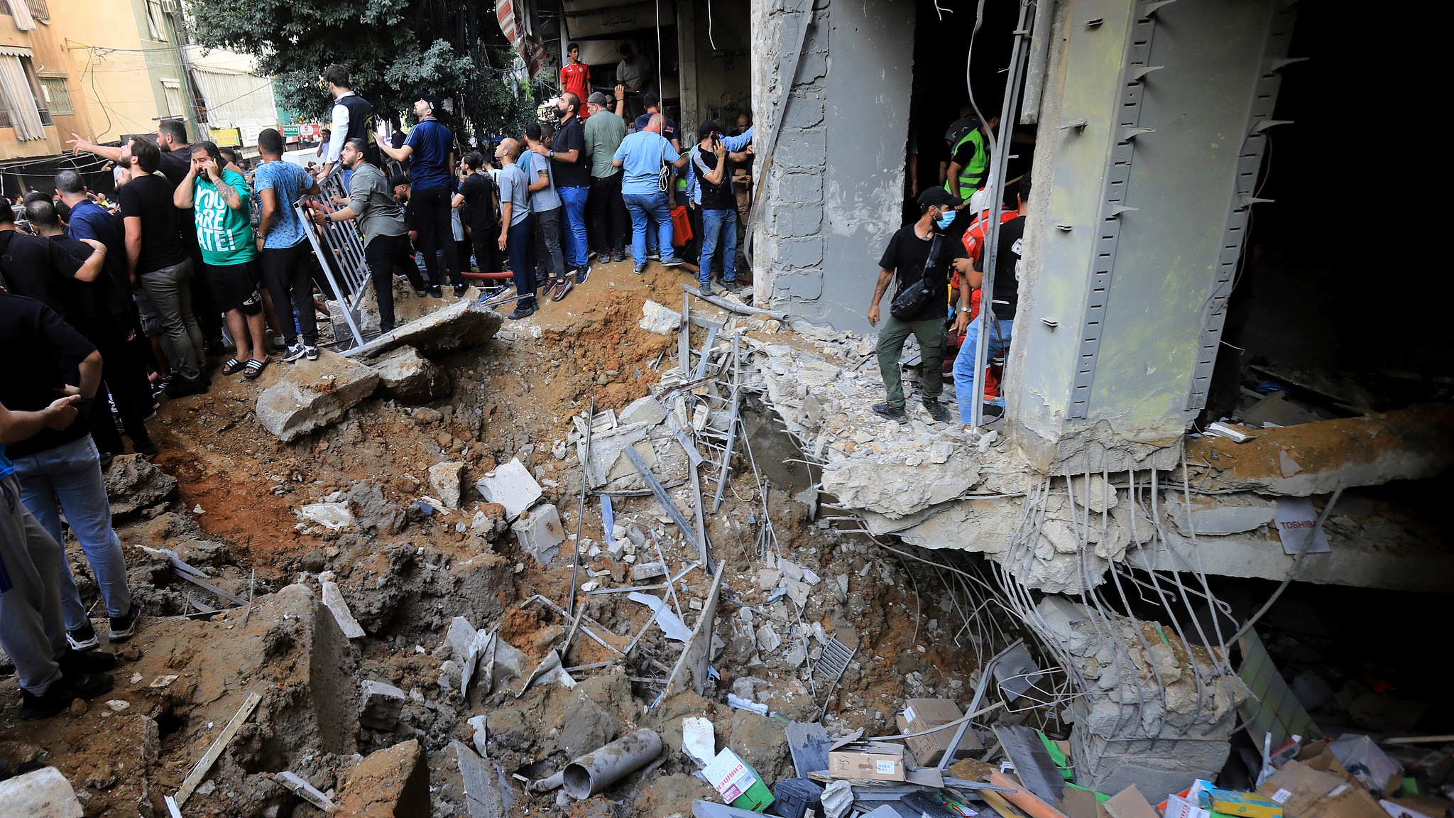 People gather near a crater caused by an Israeli air raid in Beirut, Lebanon, September 20, 2024. /CFP