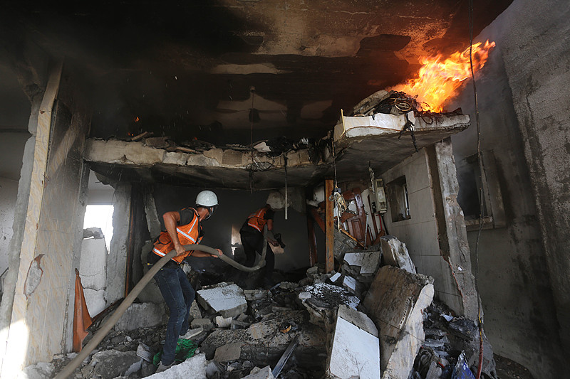 Civil defense teams try to extinguish the fire that broke out after Israeli attacks on a residential building in Nuseirat Refugee Camp in Gaza City, Gaza, September 16, 2024. /CFP