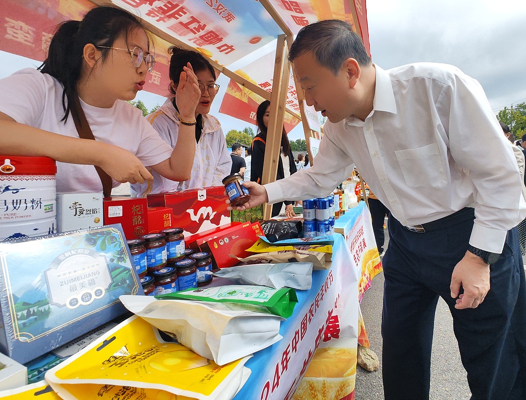 A specialty agricultural product exhibition is held, Wuhan City, central China's Hubei Province, September 21, 2024. /CFP