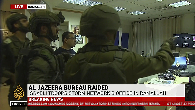 Gambar yang diambil dari video yang disediakan oleh Al Jazeera English menunjukkan pasukan Israel menyerbu kantor mereka di Ramallah, Tepi Barat, pada 22 September 2024. /CFP