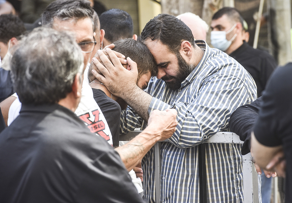 Relatives of those killed in an Israeli air strike on the Dahieh district of southern Beirut, mourn in Lebanon, September 21, 2024. /CFP