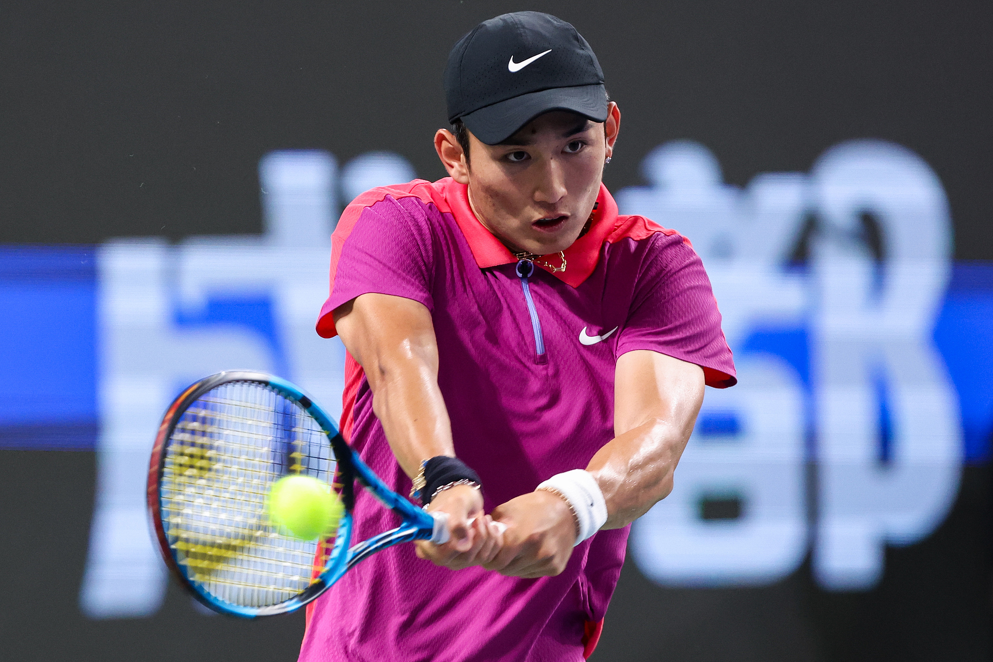 Shang Juncheng of China hits a two-handed backhand at the ATP Chengdu Open in Chengdu, China, September 21, 2024. /CFP