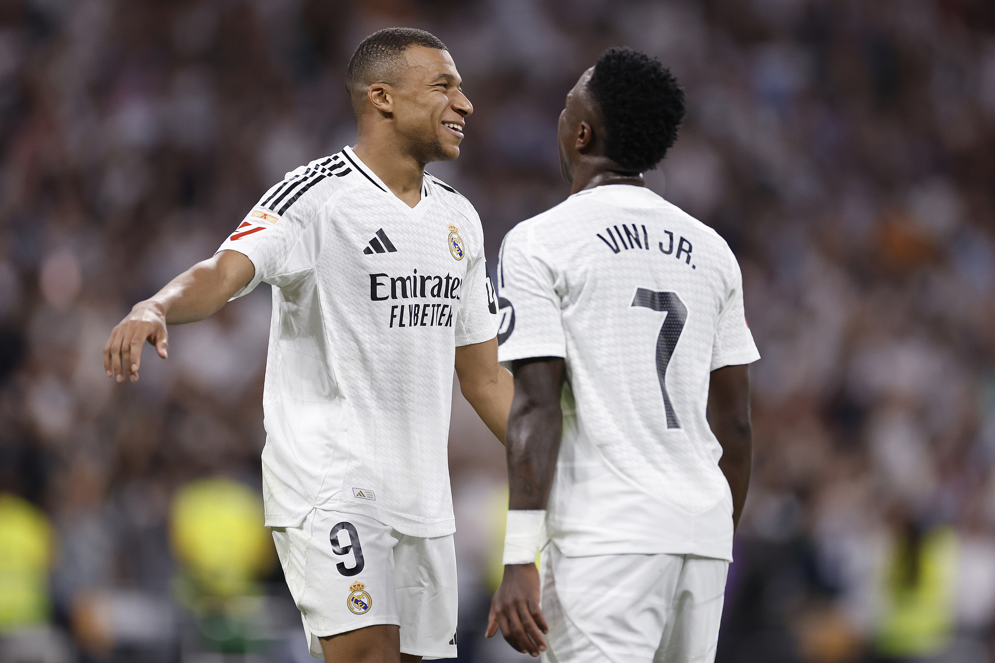 Kylian Mbappe (L) of Real Madrid celebrates with teammate Vinicus Junior after scoring their club's fourth goal against Espanyol during a Spanish La Liga match at the Estadio Santiago Bernabeu in Madrid, Spain, September 21, 2024. /CFP