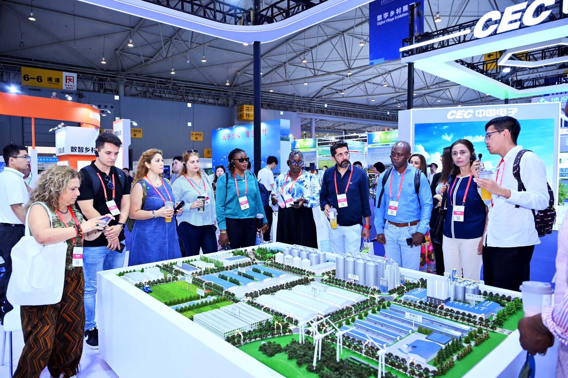 Foreign attendees at the 2024 WEDA, Chengdu, China, September 20, 2024. /WEDA