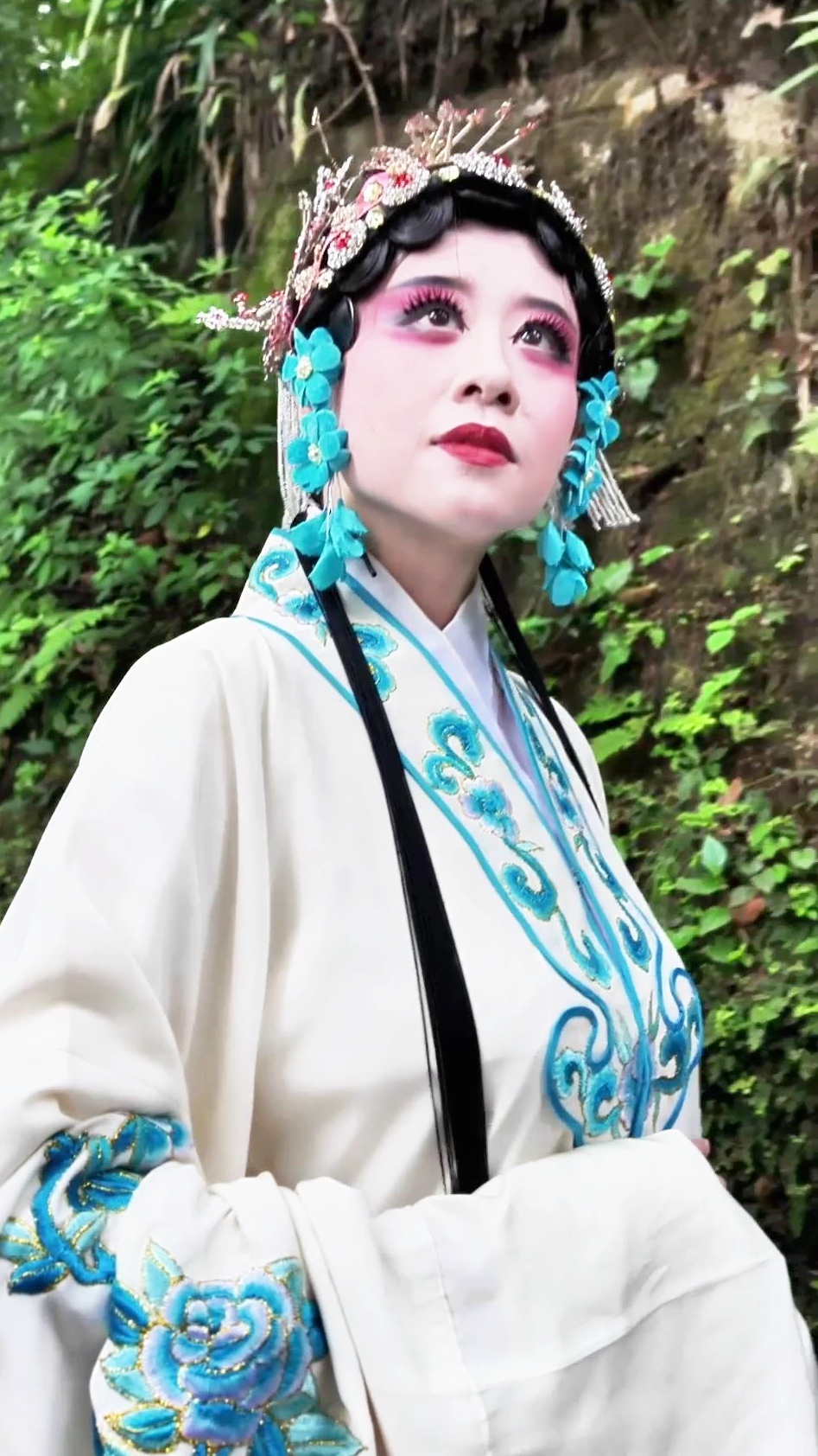 Leshan Giant Buddha meets Sichuan Opera