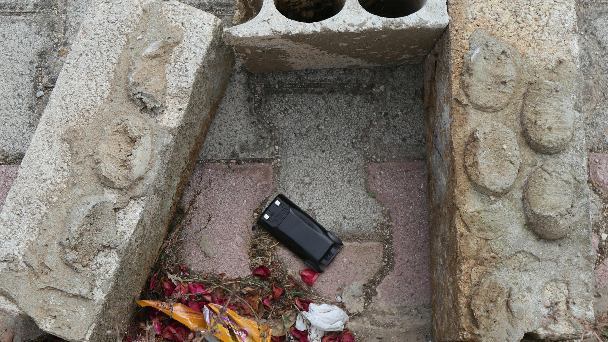 A communication device on the ground as Lebanese forces prepare to destroy it in a controlled explosion, in southern Lebanon between the villages of Burj al Muluk and Klayaa, September 19, 2024. /CFP