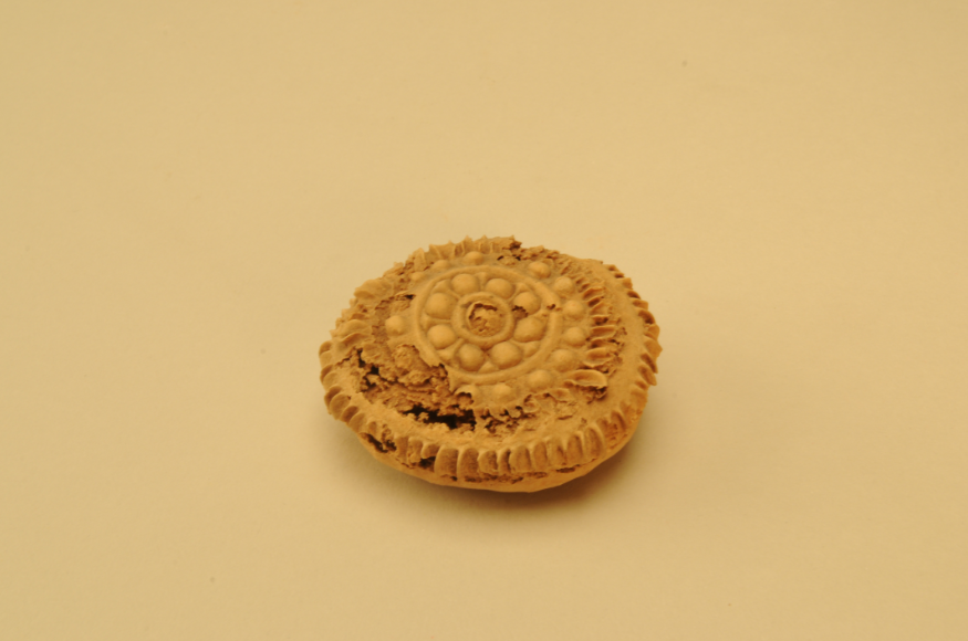 A Tang Dynasty (618-907) mooncake with precious flower patterns, which is also the only known Tang Dynasty mooncake-style food relic discovered in China. /CMG