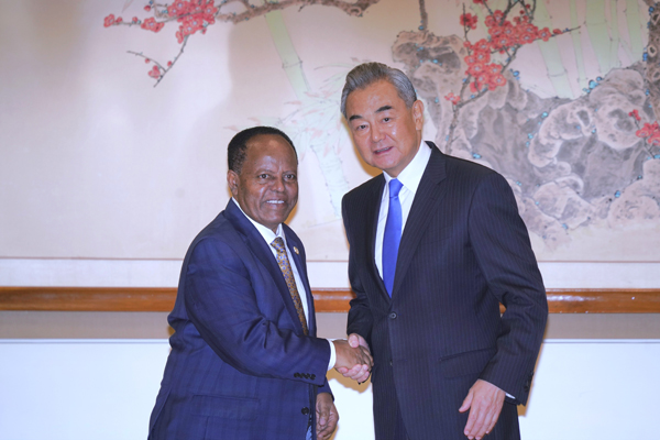 Wang Yi (R) meets with Ethiopian Foreign Minister Taye Atske Selassie in New York, U.S., September 23, 2024. /Chinese Foreign Ministry