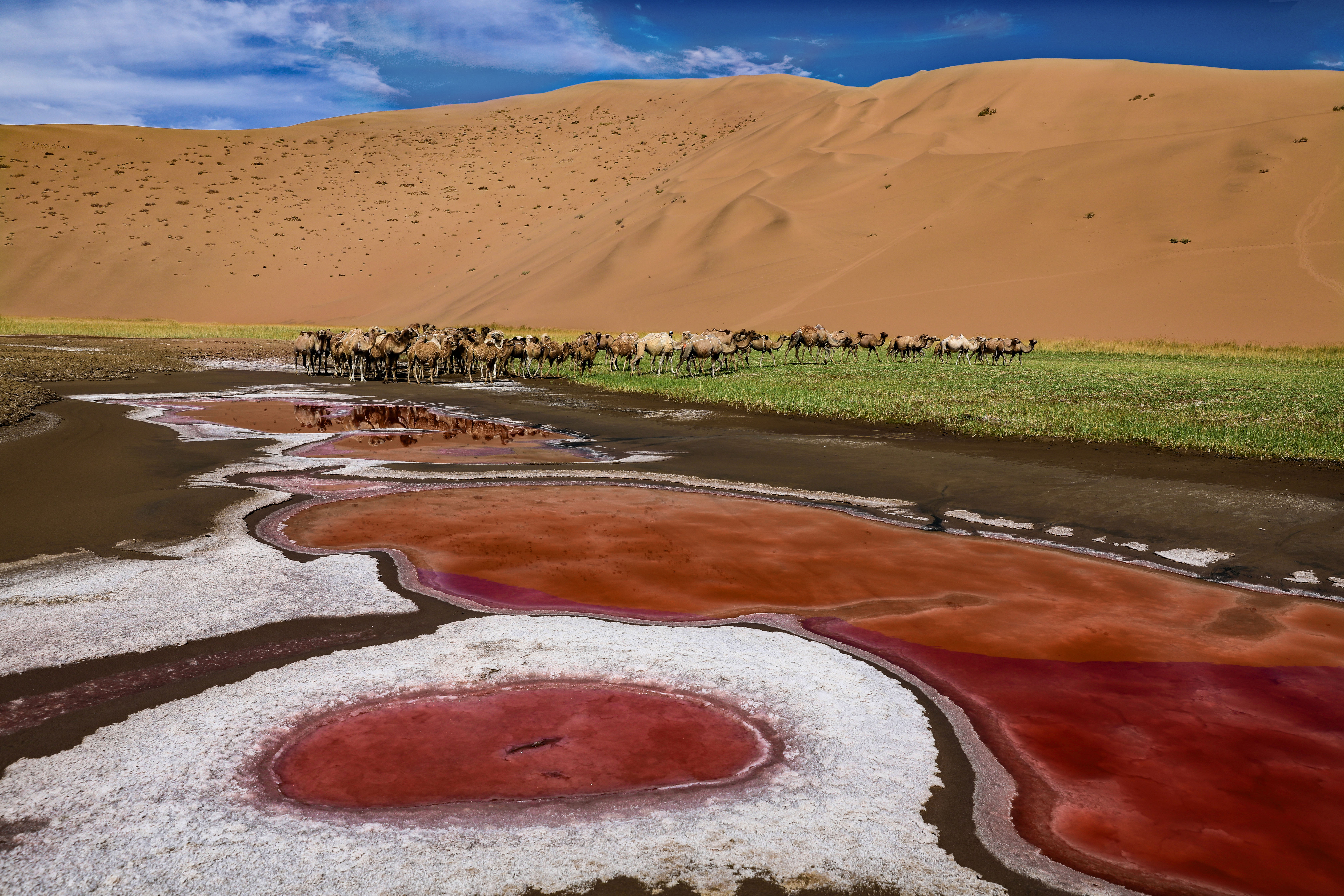 Pemandangan udara Gurun Badain Jaran di Alxa Right Banner, Daerah Otonomi Mongolia Dalam di Tiongkok utara. /Foto disediakan untuk CGTN