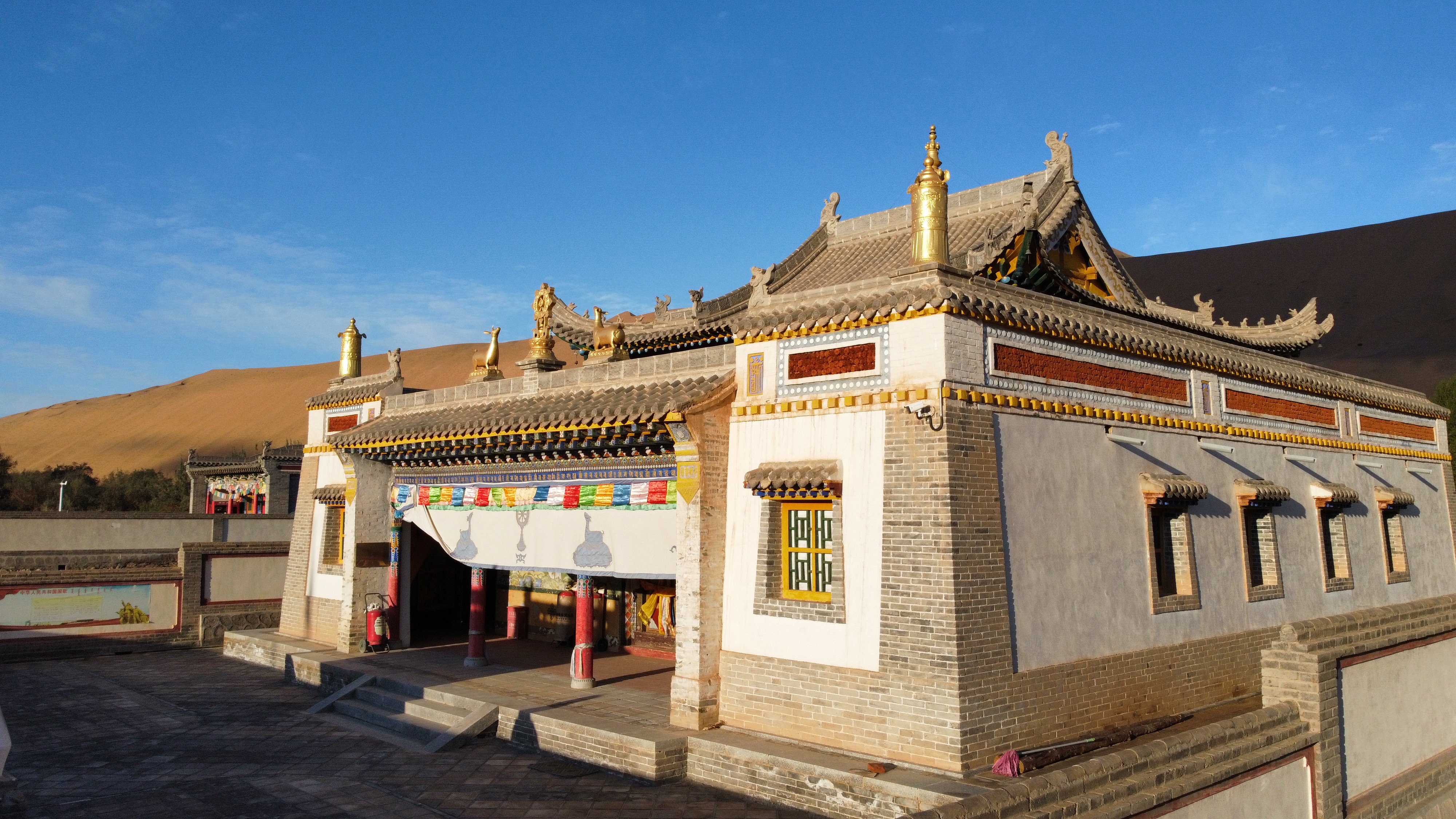 A photo taken on September 22, 2024 shows the Badain Jaran Temple deep in the desert of Alxa Right Banner, Inner Mongolia Autonomous Region. /CGTN