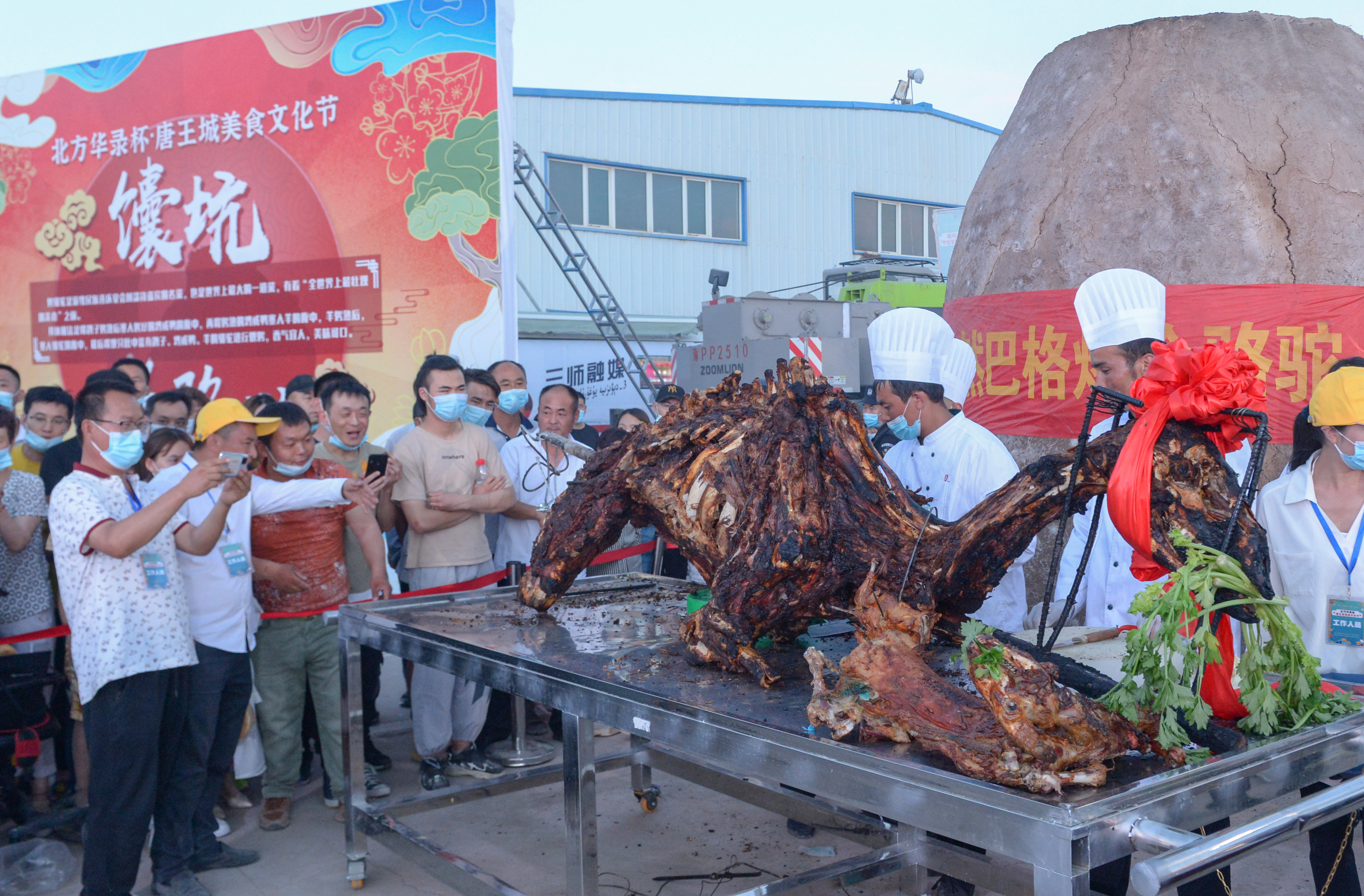 Food culture festival, Xinjiang Uygur Autonomous Region. /Huang Shengnan 