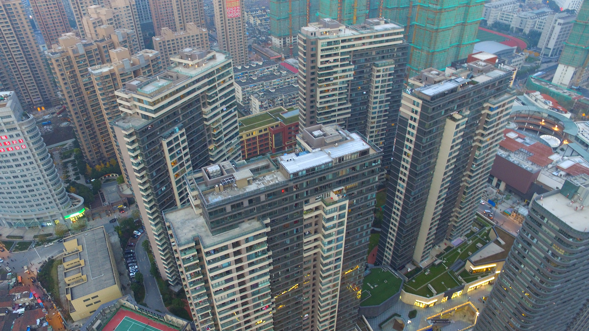  Aerial view of the Ruihong New Town real estate project in Shanghai, China./CFP