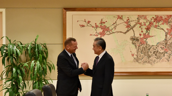 Chinese Foreign Minister Wang Yi (R) meets with French President's Diplomatic Counselor Emmanuel Bonne on the sidelines of the UN General Assembly in New York, U.S., September 24, 2024.  /Chinese Ministry of Foreign Affairs