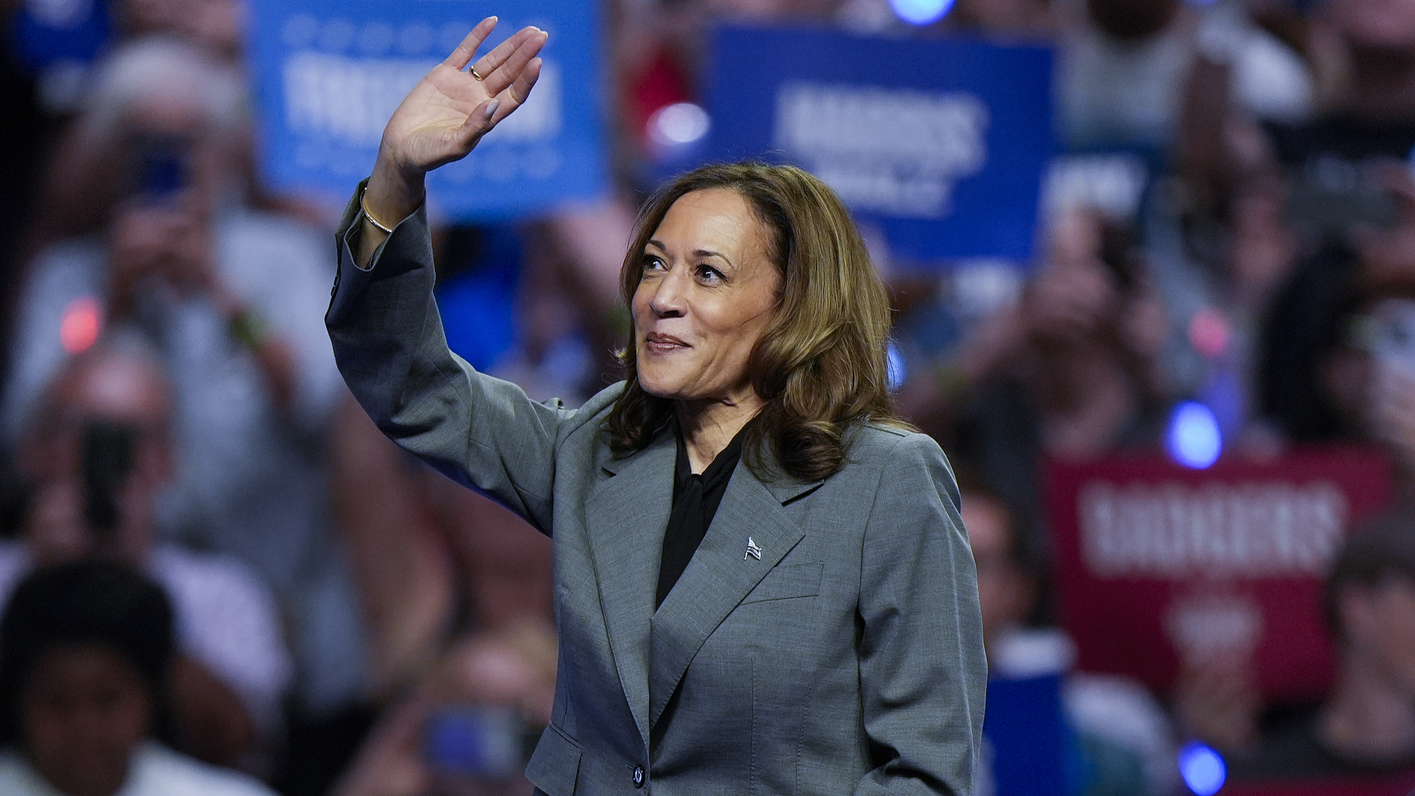 Democratic presidential nominee Vice President Kamala Harris waves to supporters at a campaign event, September 20, 2024, in Madison, Wisconsin, U.S. /CFP