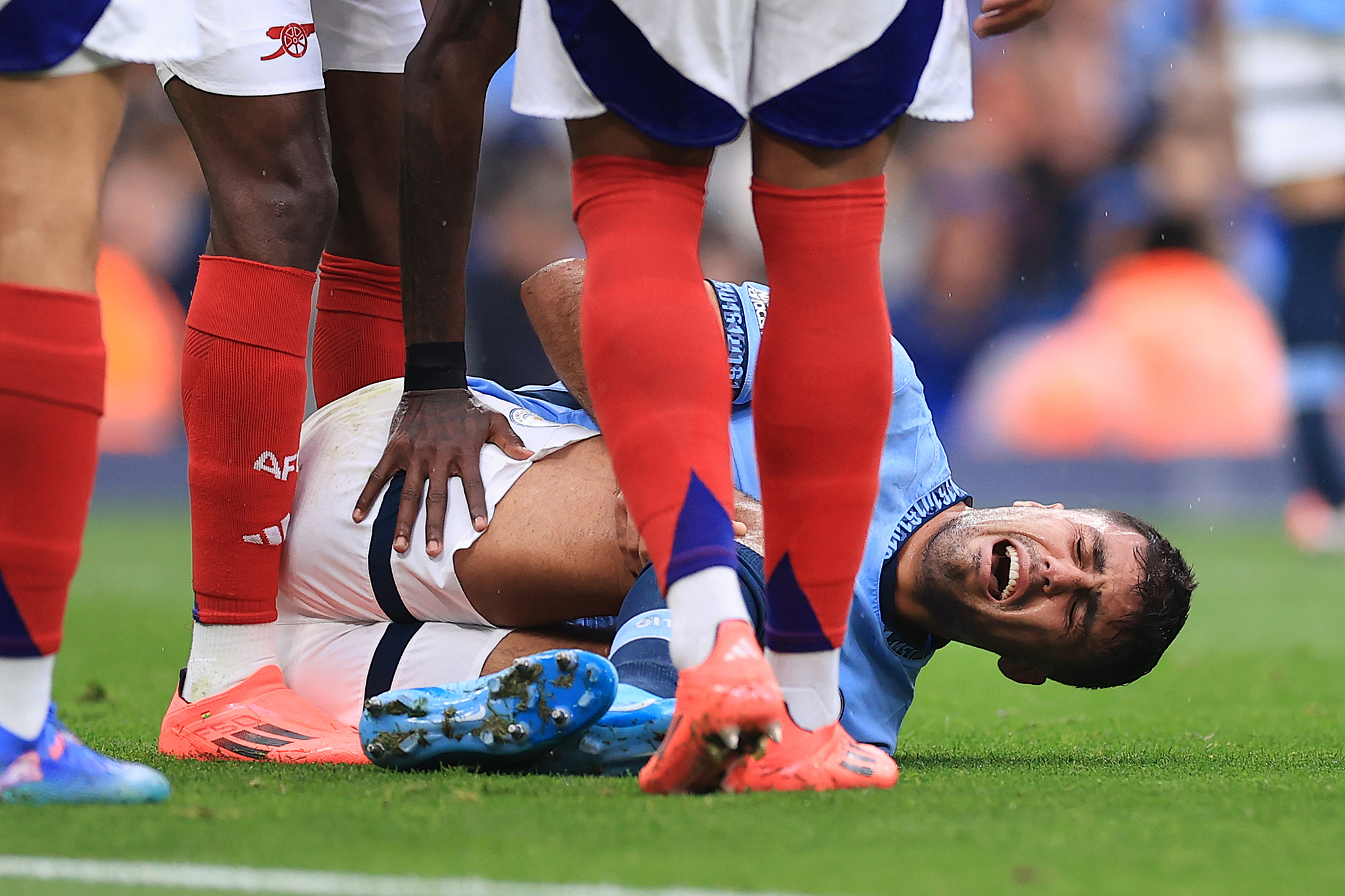 Rodri of Manchester City goes down injured in a Premier League match against Arsenal at the Etihad Stadium in Manchester, England, September 22, 2024. /CFP