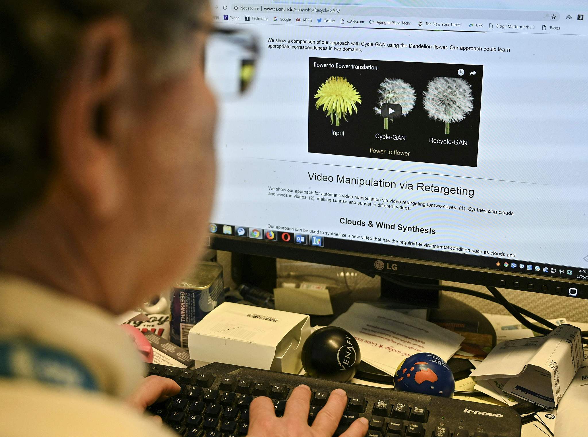 A journalist watches a sample of a deepfake video manipulated using artificial intelligence by researchers from Carnegie Mellon University at his desk in Washington, DC, U.S., January 25, 2019. /CFP