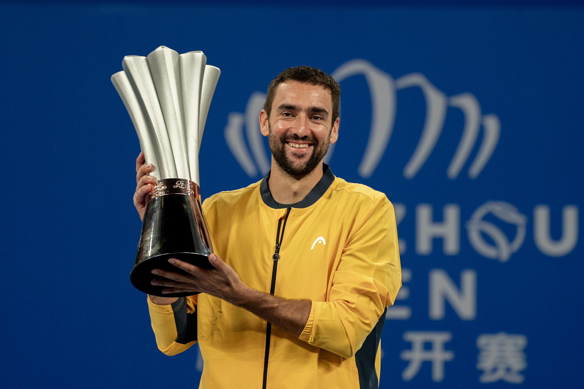 Marin Cilic of Croatia shows off the men's singles trophy after winning the final at the Hangzhou Open in Hangzhou, east China's Zhejiang Province, September 24, 2024. /CFP