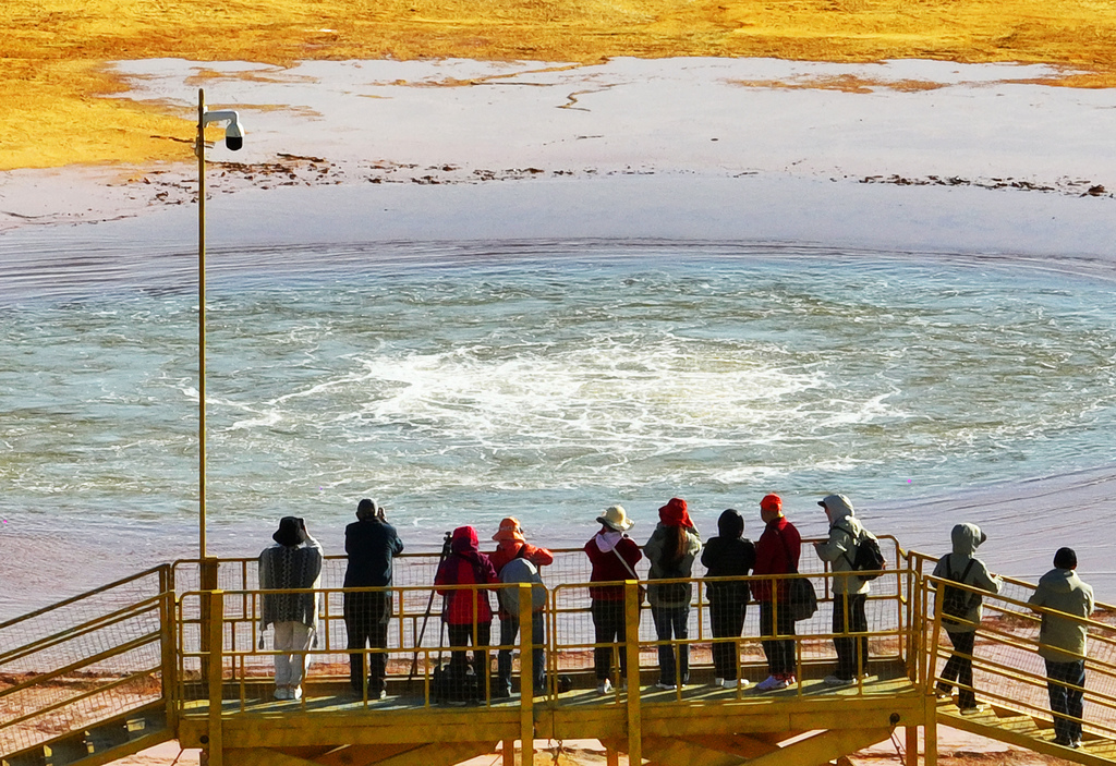 Visitors admire Aiken Spring in Haixi Prefecture, northwest China's Qinghai Province on September 25, 2024. /CFP