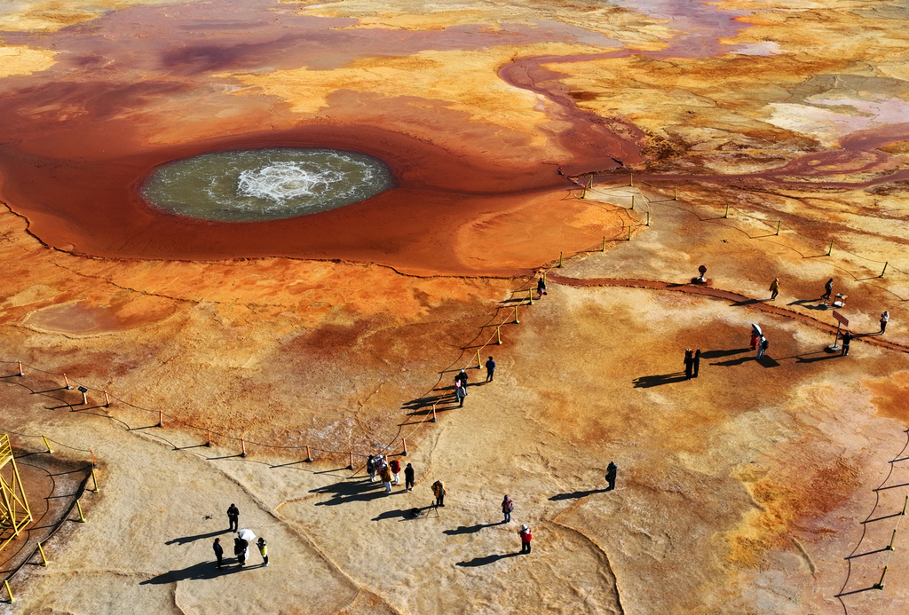 Aiken Spring is seen from a bird's-eye view in Haixi Prefecture, northwest China's Qinghai Province on September 25, 2024. /CFP