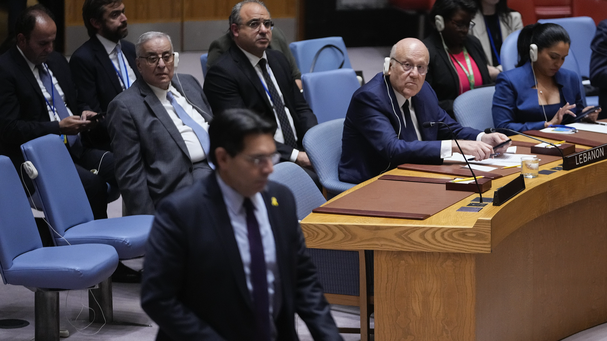 Participants watch Israel's ambassador to the United Nations Danny Danon as he arrives during a meeting of the Security Council at UN headquarters in New York, U.S., September 25, 2024. /CFP