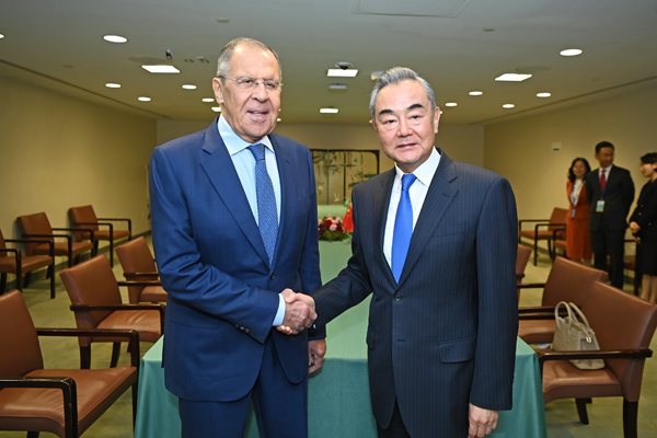 Chinese Foreign Minister Wang Yi (R) meets with Russian Foreign Minister Sergei Lavrov on the sidelines of the UN General Assembly in New York, U.S., September 25, 2024. /Chinese Foreign Ministry