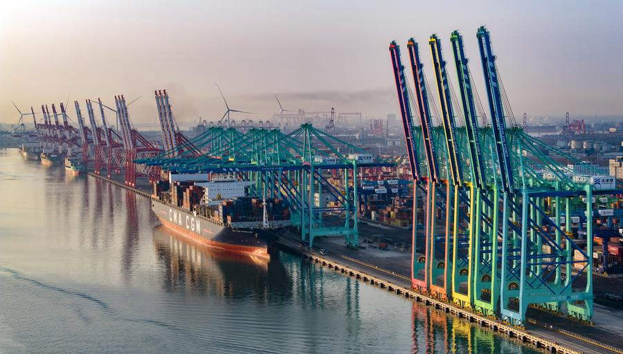 A container vessel berthing at the smart zero-carbon terminal of Tianjin Port in north China's Tianjin, February 2, 2024. /Xinhua