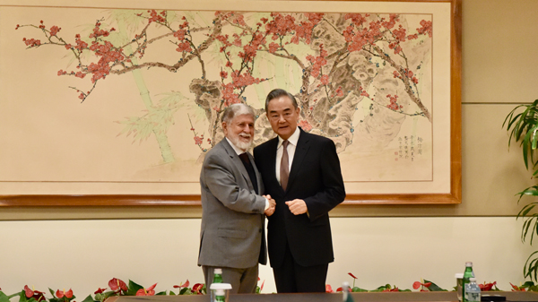 Chinese Foreign Minister Wang Yi (R), also a member of the Political Bureau of the Communist Party of China Central Committee, shakes hands with Celso Amorim, special advisor to the president of Brazil, on the sidelines of the 79th Session of the United Nations General Assembly in New York, U.S., September 26, 2024. /Chinese Foreign Ministry