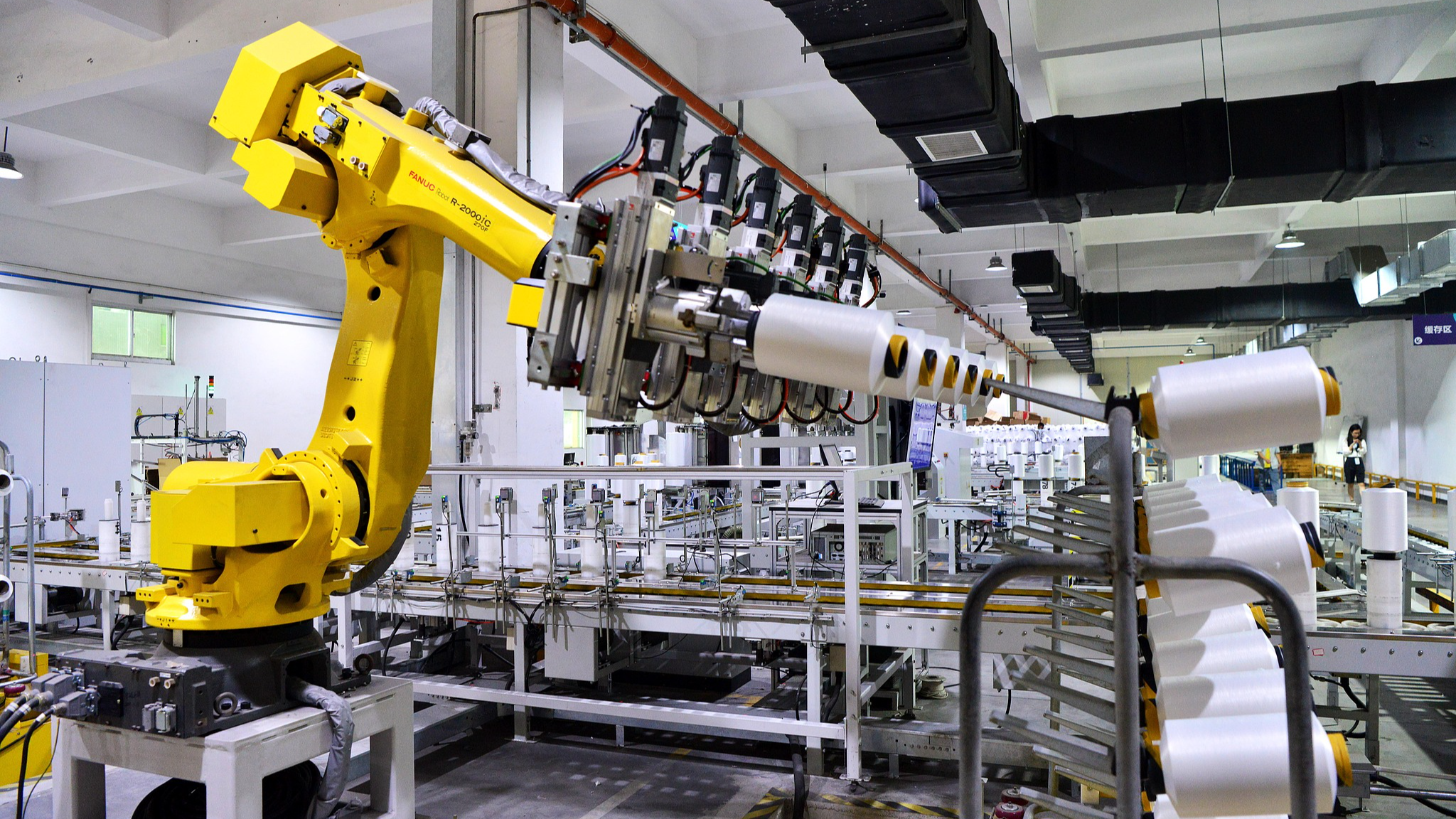 Robots operating at a workshop of a chemical fiber textile company in Fuzhou, Fujian Province, China, May 31, 2023. /CFP