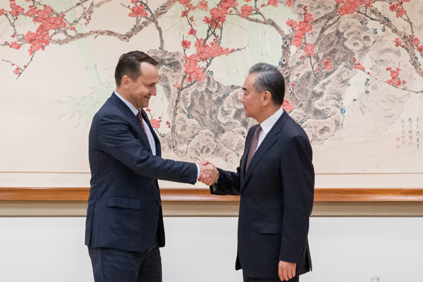 Chinese Foreign Minister Wang Yi meets with Polish Foreign Minister Radoslaw Sikorski on the sidelines of the UN General Assembly in New York, U.S., September 26, 2024. /Chinese Foreign Ministry