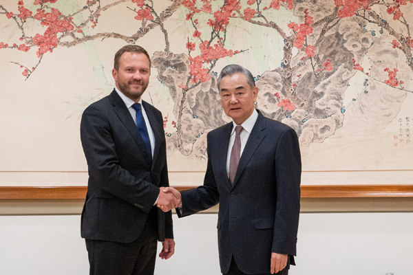 Chinese Foreign Minister Wang Yi on Thursday met with Estonian Foreign Minister Margus Tsahkna on the sidelines of the UN General Assembly session in New York, U.S., September 26, 2024. /Chinese Foreign Ministry