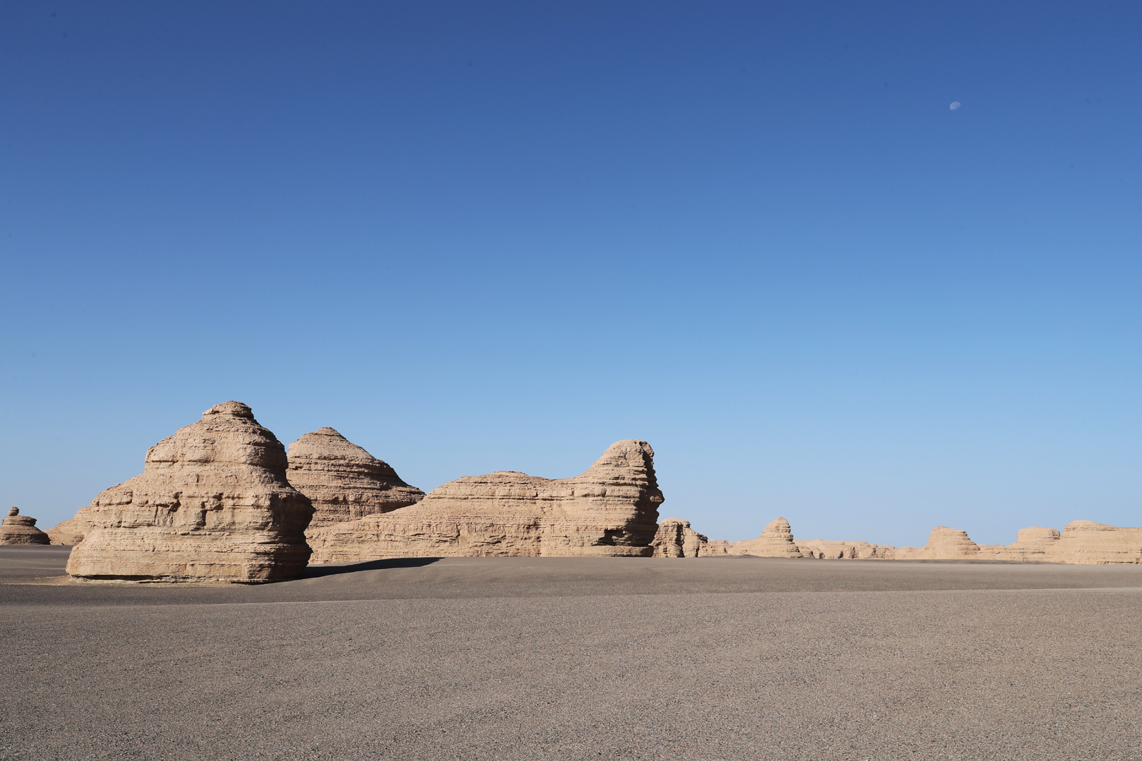 Wind-eroded rocks resembling a sphinx standing guard over the pyramids are seen at Dunhuang Yardang National Geopark in Gansu Province. /CGTN