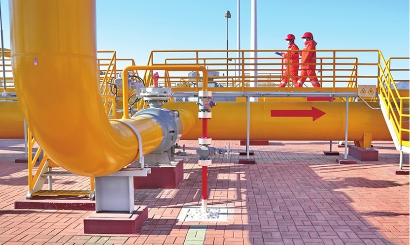 Staff members from PipeChina conduct a daily inspection of the China-Russia east-route natural gas pipeline in Qinhuangdao, North China's Hebei Province, November 1, 2022. /VCG