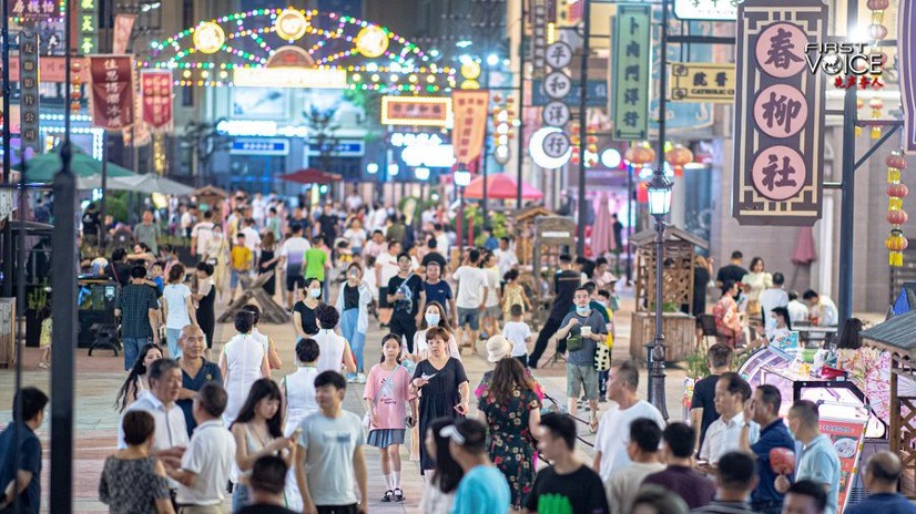 View of a commercial street in Wuhan, central China's Hubei Province, July 2, 2022. /Xinhua