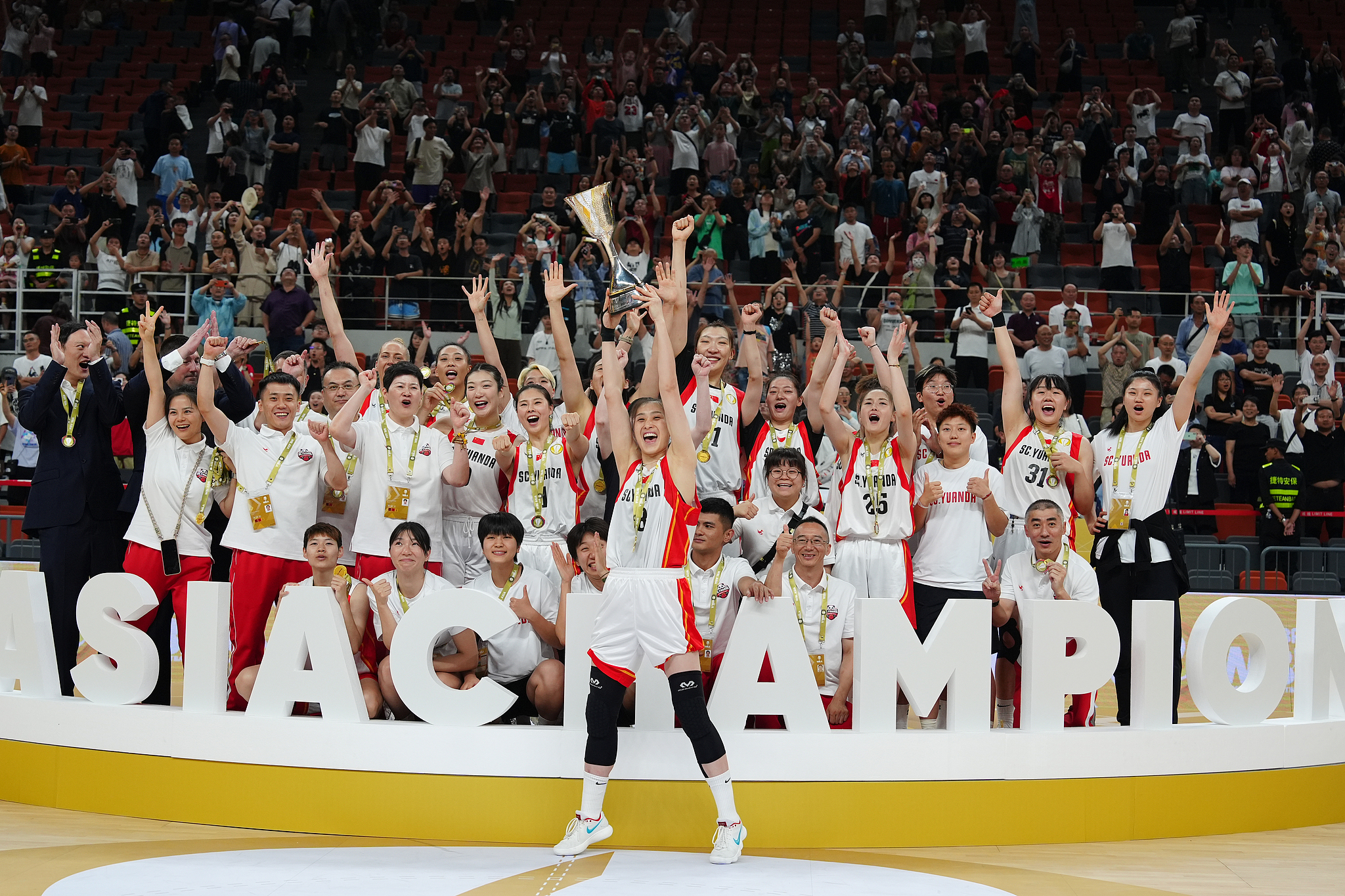 Sichuan Yuanda Meile celebrate their victory after winning the title at the inaugural FIBA Women's Basketball League Asia competition in Chengdu, southwest China's Sichuan Province, September 28, 2024. /CFP