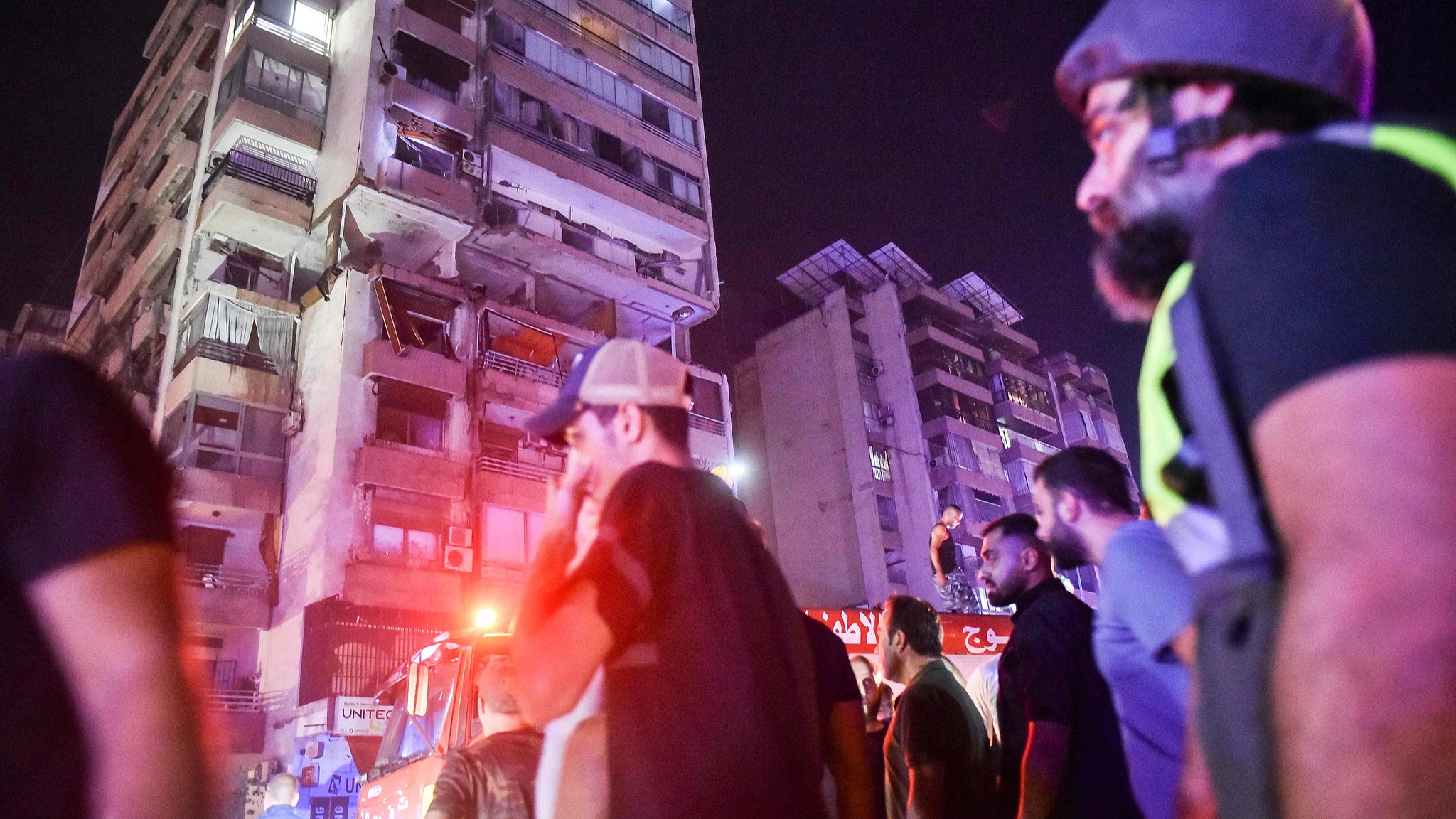 People gather outside an apartment building hit by an Israeli air strike in Beirut, Lebanon, September 30, 2024. /CFP