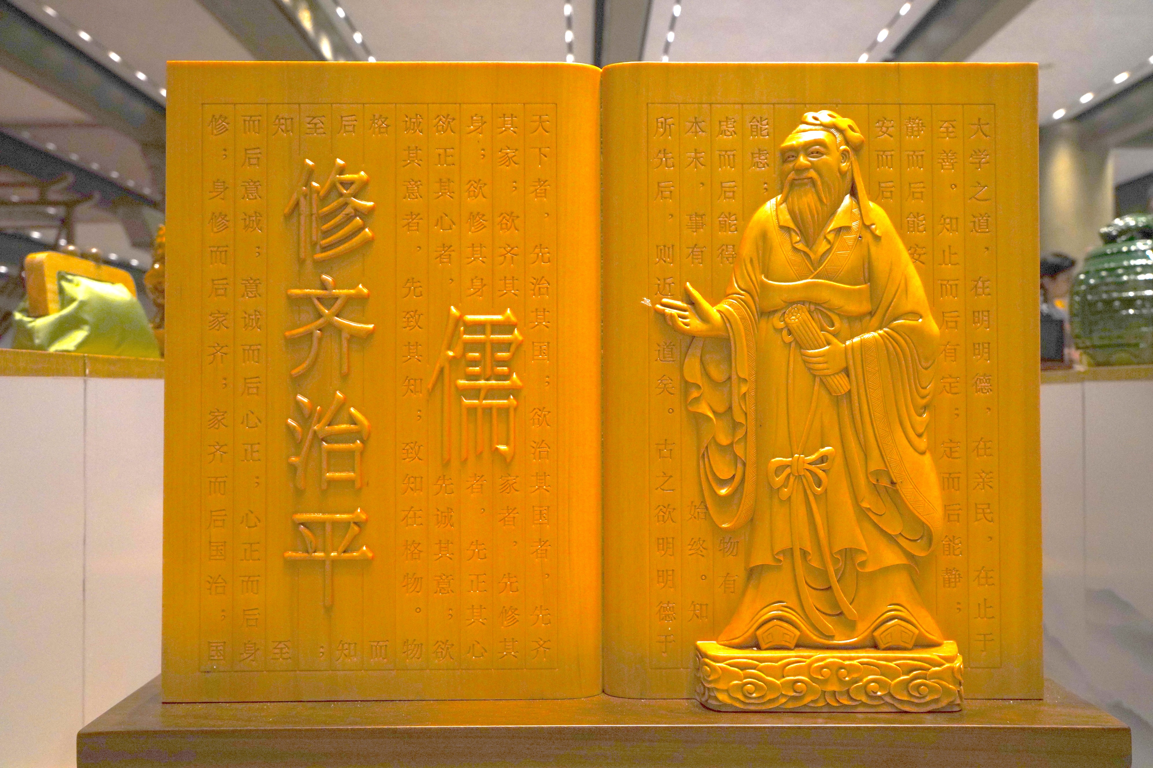 A wood carving of Confucius is on display at the 2024 China International Confucius Cultural Festival in Qufu, Shandong Province. /CGTN