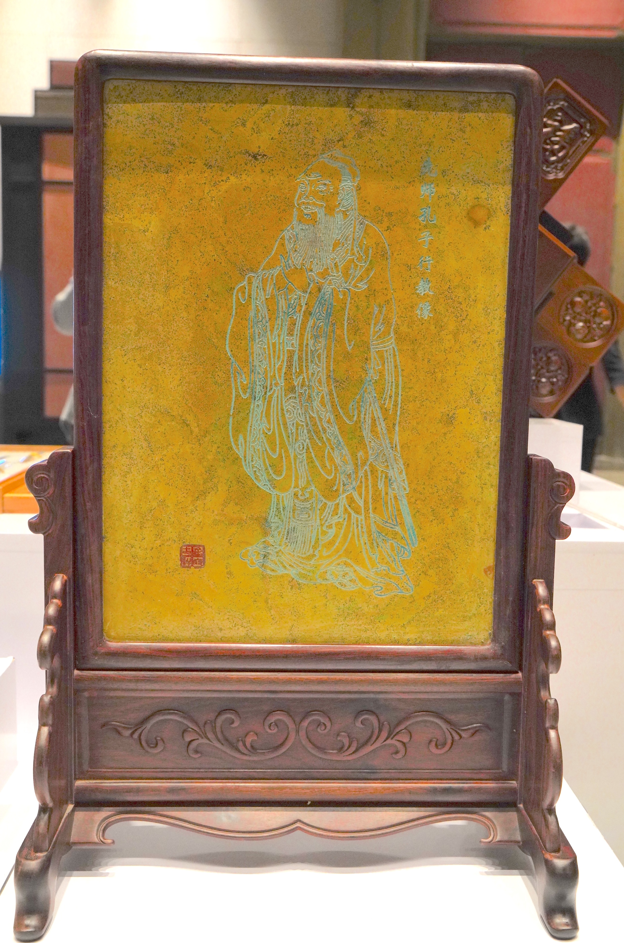 A screen depicting Confucius crafted from Nishan stone is on display at the 2024 China International Confucius Cultural Festival in Qufu, Shandong Province. /CGTN